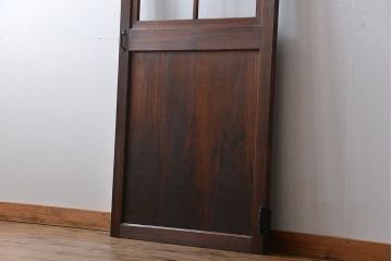 ヒノキ材　木目が印象的な自由蝶番付きガラスドア