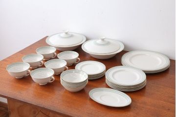 アンティーク　ロイヤルドルトン(BERKSHIRE)カップ&ソーサー 皿など24点(洋食器)