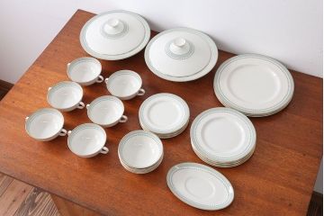 アンティーク　ロイヤルドルトン(BERKSHIRE)カップ&ソーサー 皿など24点(洋食器)