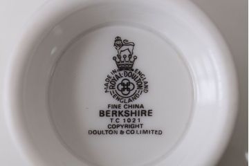 アンティーク　ロイヤルドルトン(BERKSHIRE)カップ&ソーサー 皿など24点(洋食器)