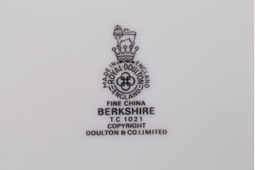 アンティーク　ロイヤルドルトン(BERKSHIRE)カップ&ソーサー 皿など24点(洋食器)