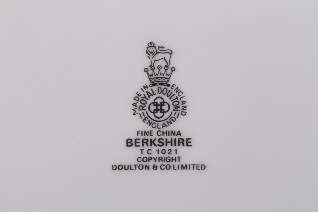 アンティーク　ロイヤルドルトン(BERKSHIRE)カップ&ソーサー 皿など24点(洋食器)