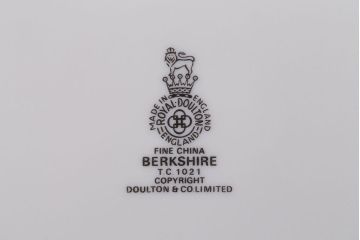 アンティーク　ロイヤルドルトン(BERKSHIRE)カップ&ソーサー 皿など24点(洋食器)