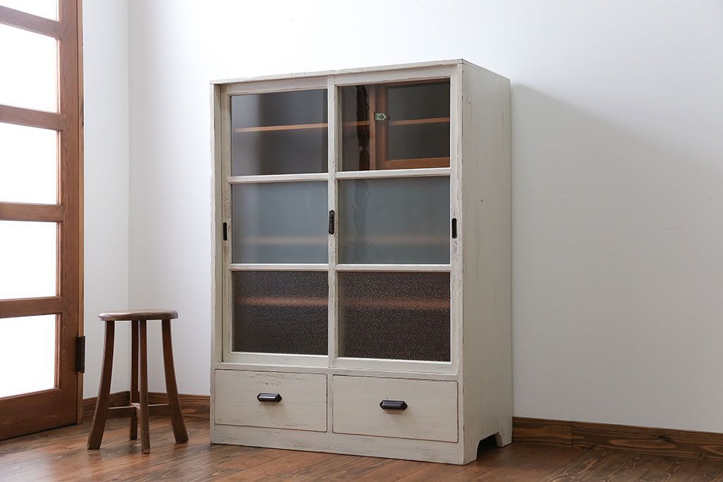 アンティーク家具　アンティークペイントガラス戸収納棚