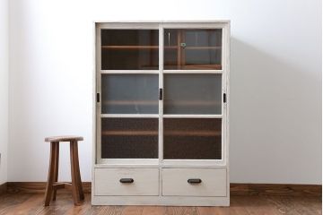 アンティーク家具　アンティークペイントガラス戸収納棚