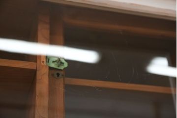 アンティーク家具　アンティークペイントガラス戸収納棚