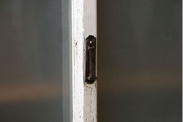 アンティーク家具　アンティークペイントガラス戸収納棚