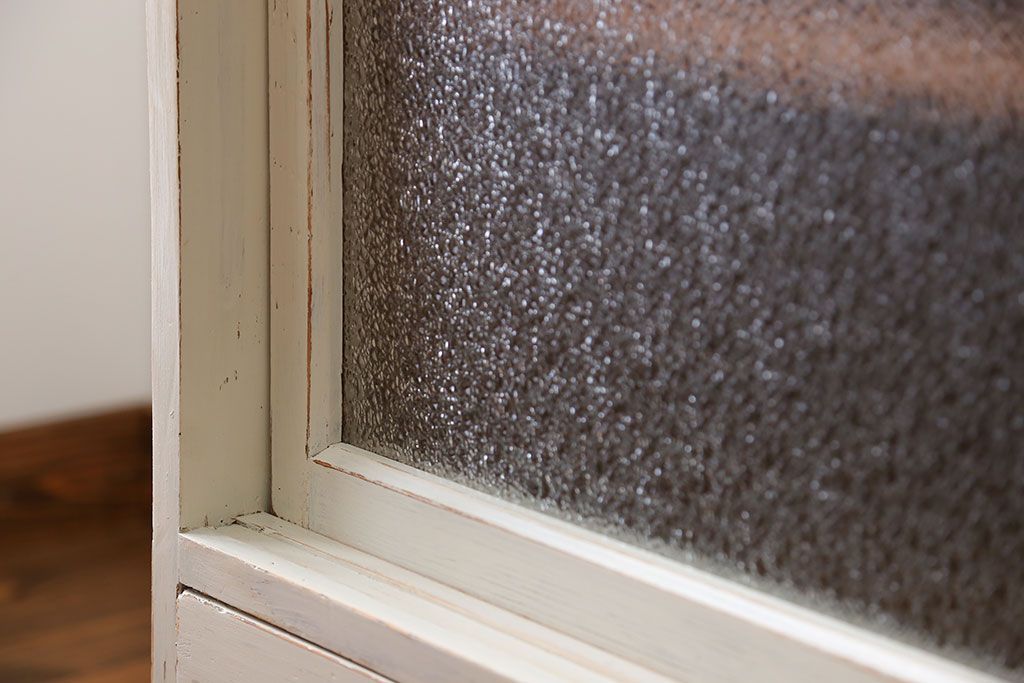 アンティーク家具　アンティークペイントガラス戸収納棚