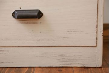 アンティーク家具　アンティークペイントガラス戸収納棚