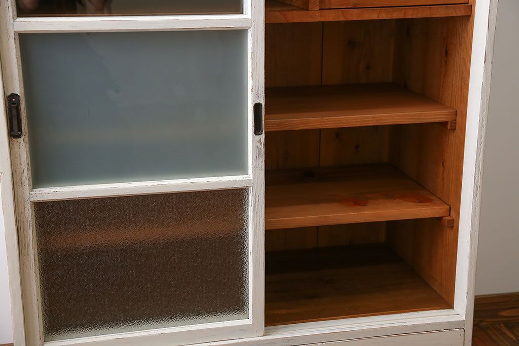アンティーク家具　アンティークペイントガラス戸収納棚