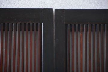 古民具・骨董 シックな裏ガラス入り格子戸2枚セット(1)