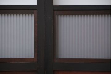 古民具・骨董 シックな裏ガラス入り格子戸2枚セット(1)