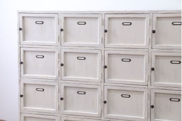 アンティーク家具　アンティークペイント　ネームプレート付きマス目棚