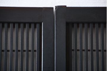 古民具・骨董 シックな裏障子付き格子戸4枚セット(2)