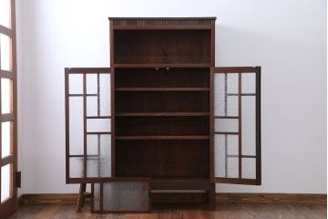 レトロ家具　昭和レトロ　ダイヤガラス入り!凝ったデザインの脚付き収納棚