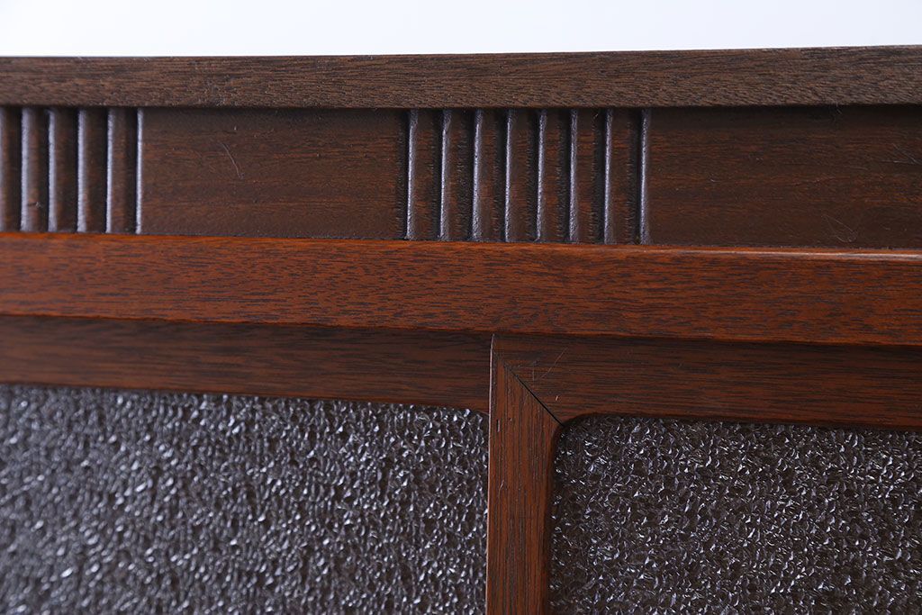 レトロ家具　昭和レトロ　ダイヤガラス入り!凝ったデザインの脚付き収納棚