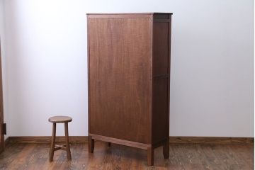 レトロ家具　昭和レトロ　ダイヤガラス入り!凝ったデザインの脚付き収納棚