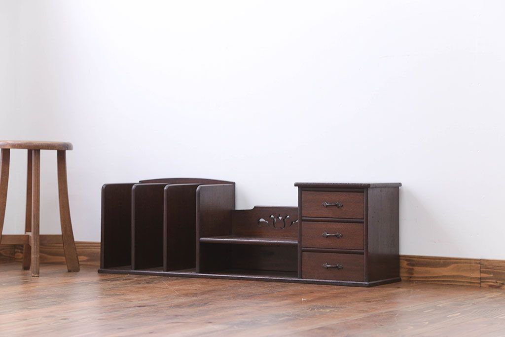 アンティーク家具　引き出し付き!透かし彫りがお洒落な大きな本立て