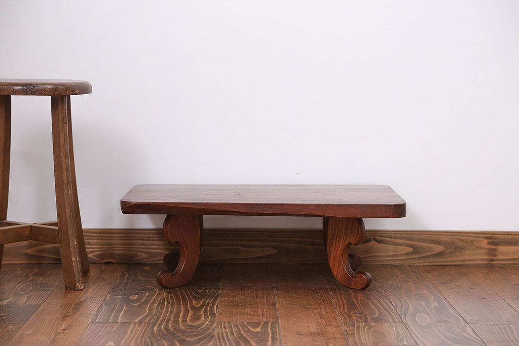 【ご成約済】檜材!脚のデザインが素敵な小さな机(加工費込み)