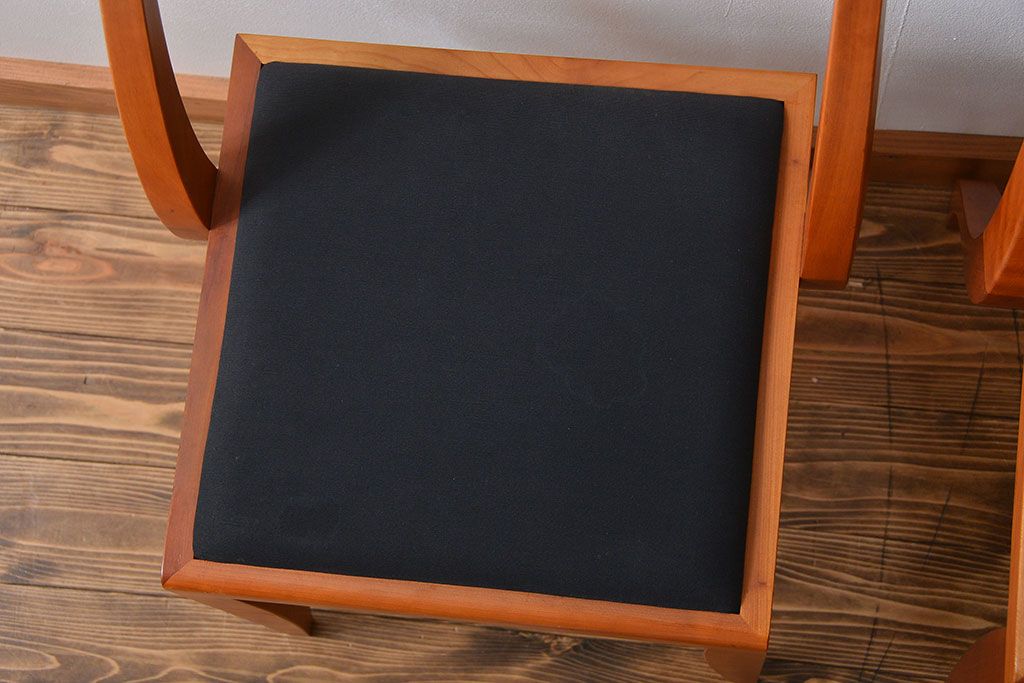 中古　ポラダ(porada)社　アーレキン　ダイニングチェア　2脚セット(定価2脚で約24万円)