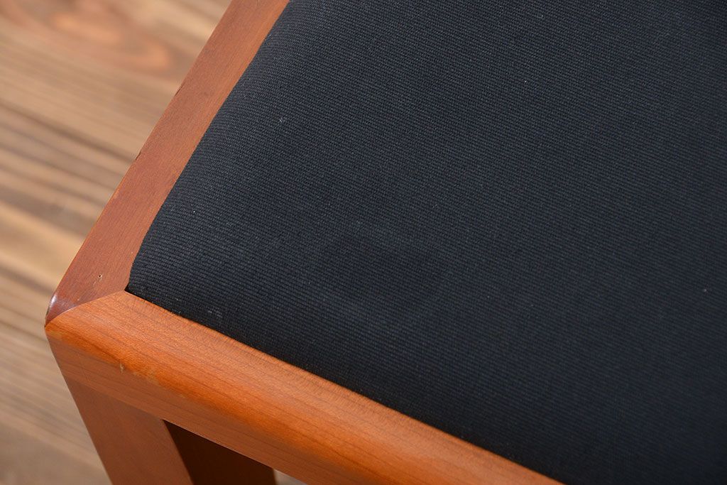 中古　ポラダ(porada)社　アーレキン　ダイニングチェア　2脚セット(定価2脚で約24万円)