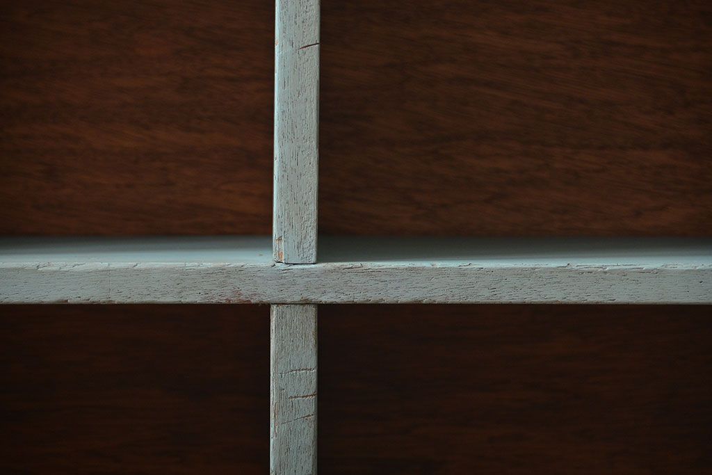 アンティーク家具　 アンティークペイント　小さなマス目棚(1)