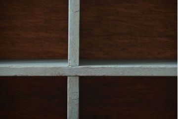 アンティーク家具　 アンティークペイント　小さなマス目棚(1)