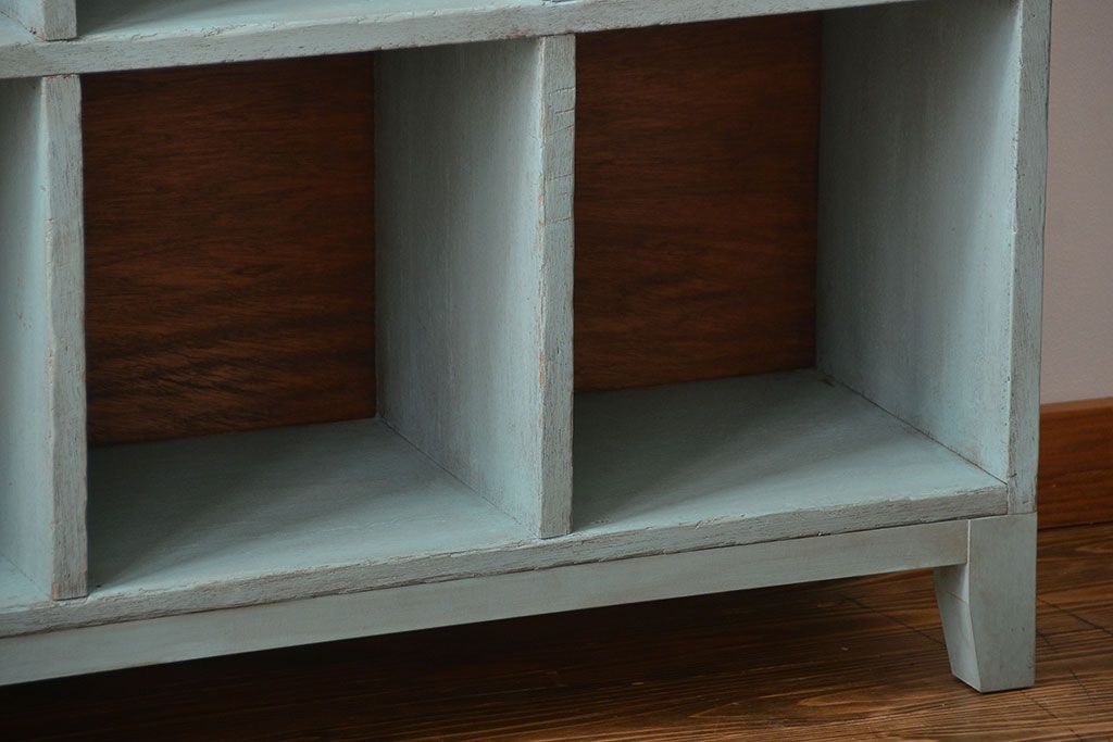 アンティーク家具　 アンティークペイント　小さなマス目棚(1)