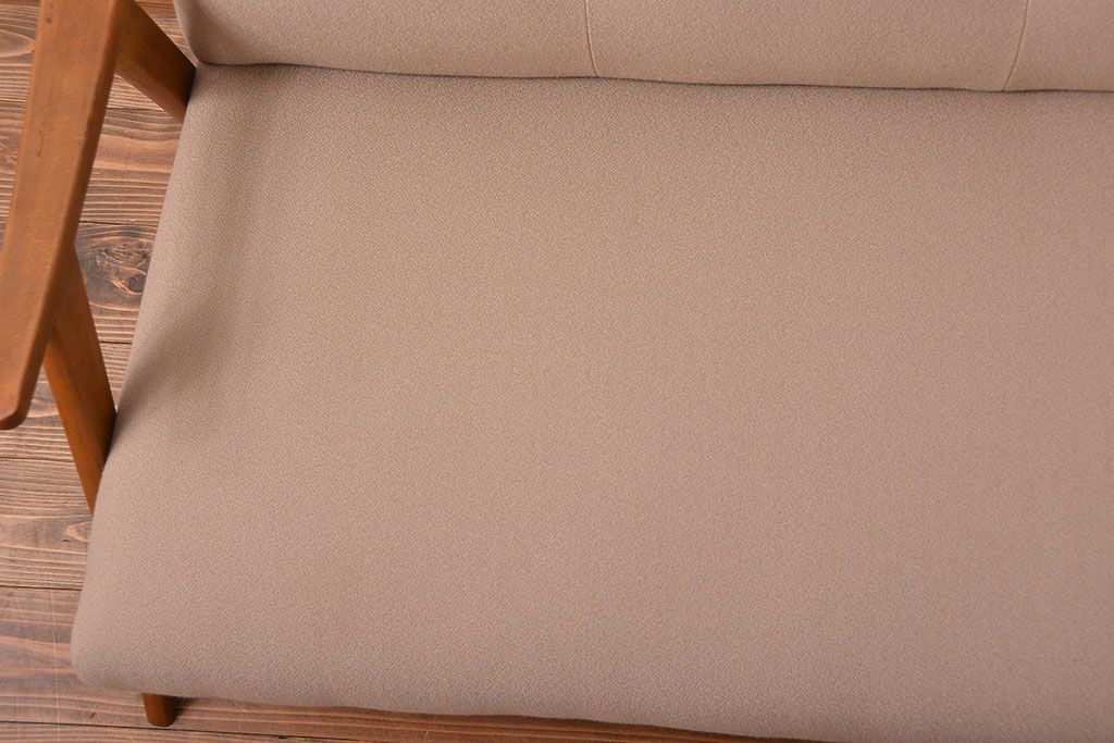 アンティーク家具　シンプルな2.5人掛けソファ