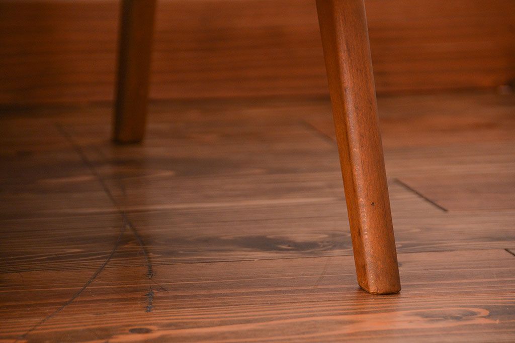 アンティーク家具　シンプルな2.5人掛けソファ