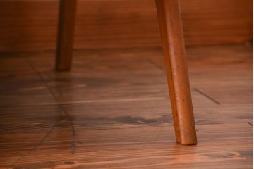 アンティーク家具　シンプルな2.5人掛けソファ