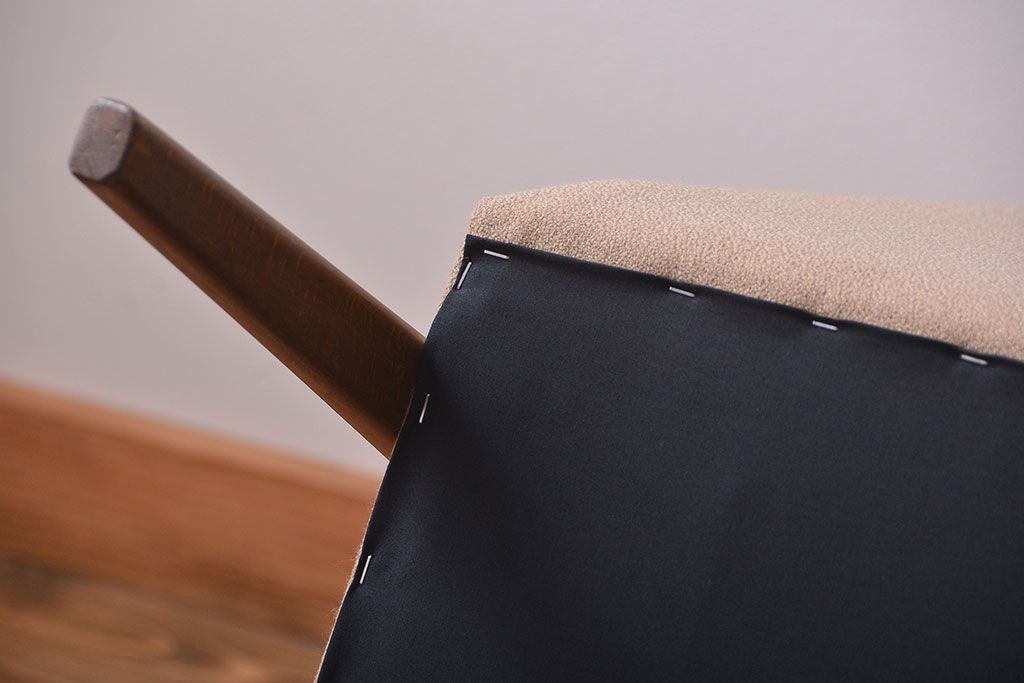 アンティーク家具　シンプルな2.5人掛けソファ