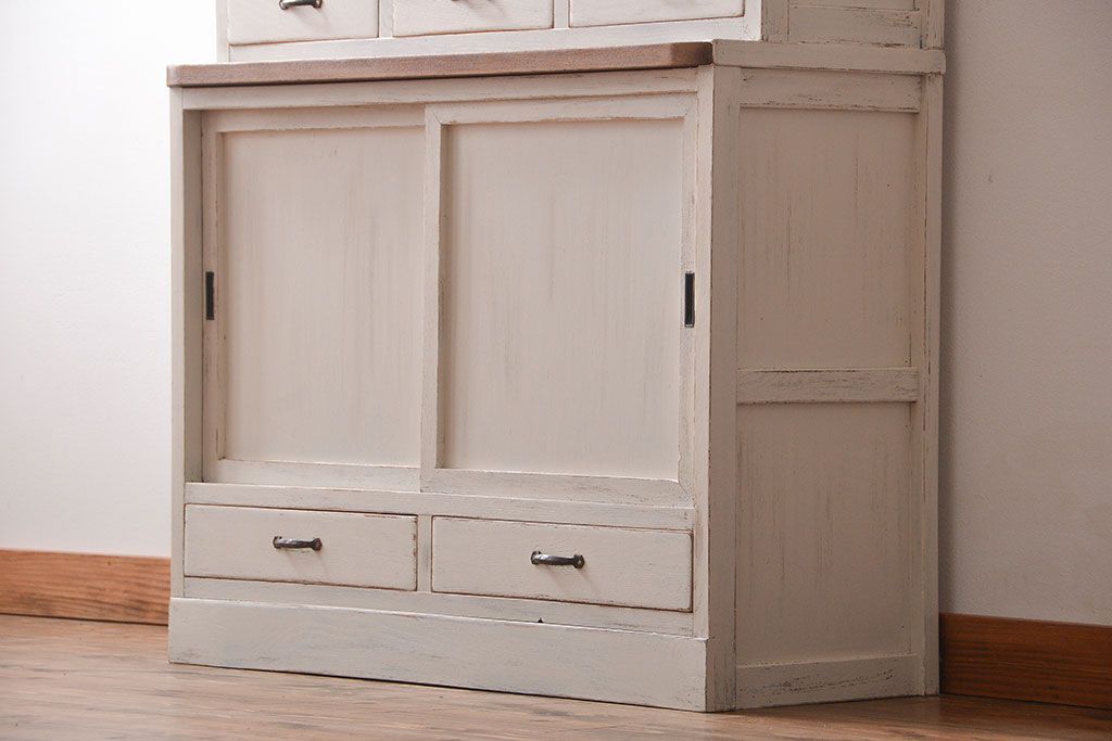 アンティーク家具　アンティークペイント　お洒落な食器棚