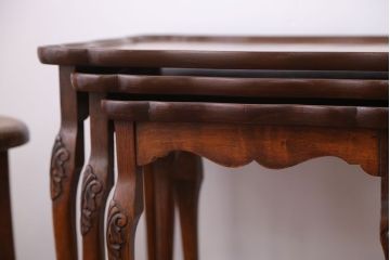 アンティーク家具　イギリスアンティーク バールウォルナット天板ネストテーブル