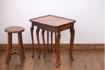 アンティーク家具　イギリスアンティーク バールウォルナット天板ネストテーブル