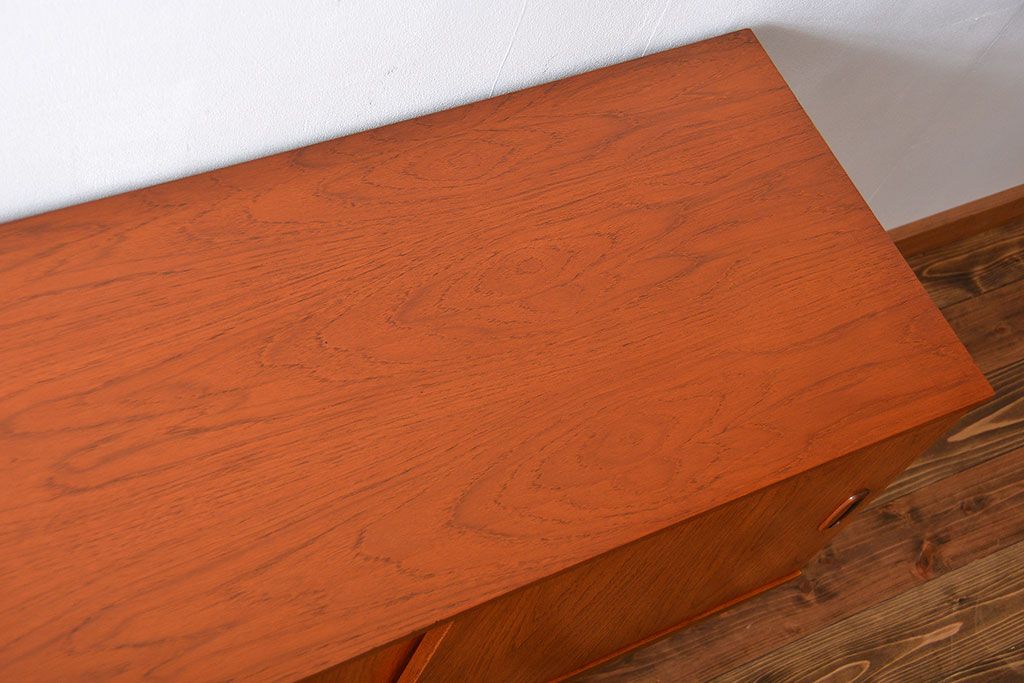 ヴィンテージ家具　北欧ビンテージ　チーク材　リビングボード