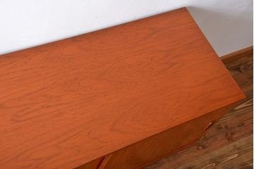 ヴィンテージ家具　北欧ビンテージ　チーク材　リビングボード