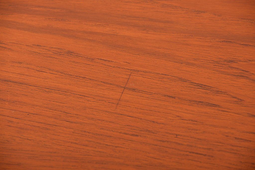 ヴィンテージ家具　北欧ビンテージ　チーク材　リビングボード