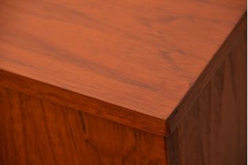 ヴィンテージ家具　北欧ビンテージ　チーク材　リビングボード