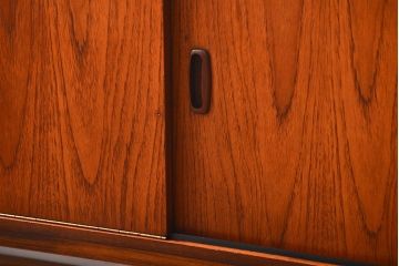 ヴィンテージ家具　北欧ビンテージ　チーク材　リビングボード