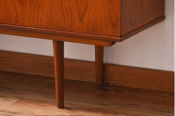 ヴィンテージ家具　北欧ビンテージ　チーク材　リビングボード