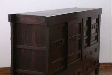 アンティーク家具　古民具・骨董 脚付き水屋箪笥ローボード(テレビ台、キャビネット、収納棚)