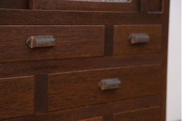 アンティーク家具　和製アンティーク　ダイヤガラス入り!引き出しいっぱい収納棚