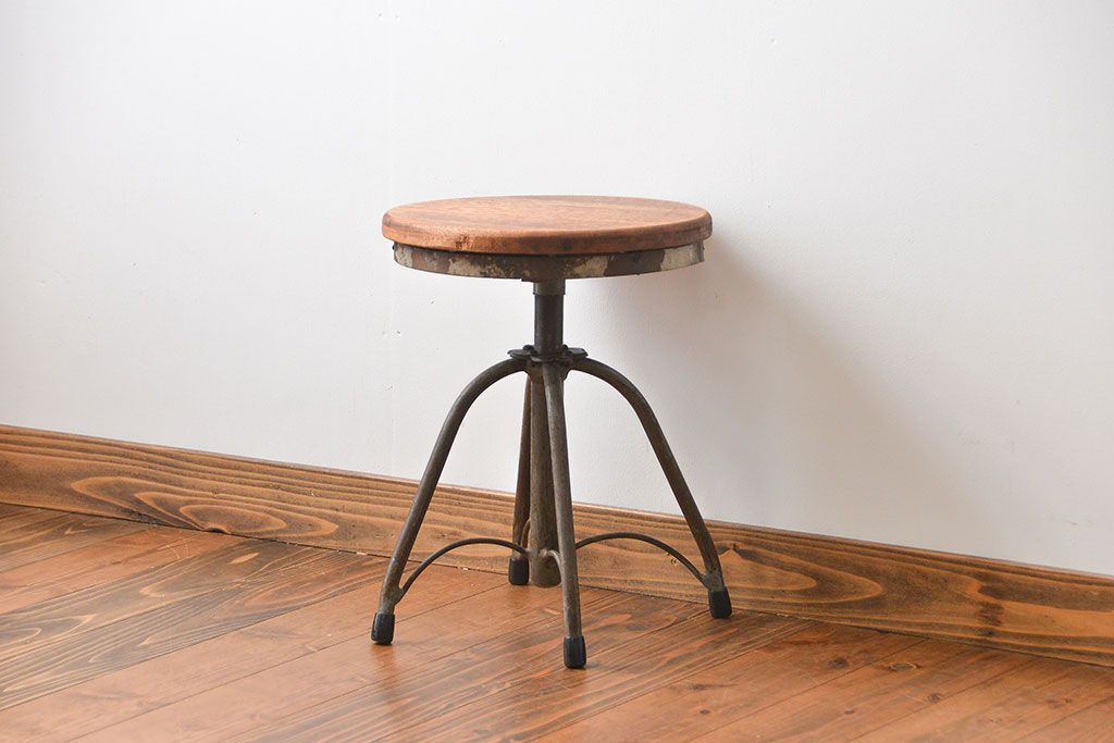 アンティーク家具　インダストリアルデザインの回転スツール