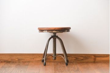 アンティーク家具　インダストリアルデザインの回転スツール