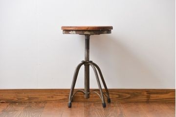 アンティーク家具　インダストリアルデザインの回転スツール