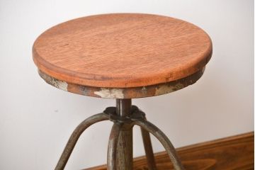 アンティーク家具　インダストリアルデザインの回転スツール