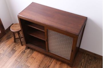 アンティーク家具　シンプルで可愛らしい収納棚