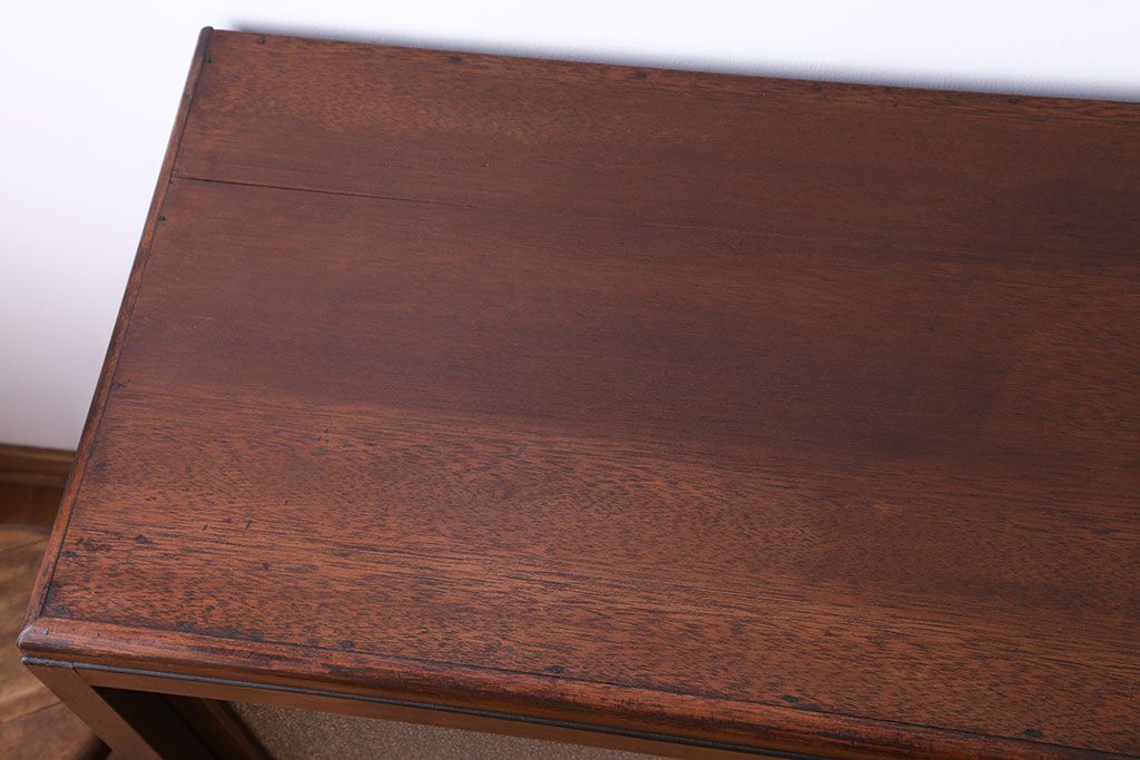 アンティーク家具　シンプルで可愛らしい収納棚