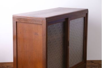 アンティーク家具　シンプルで可愛らしい収納棚